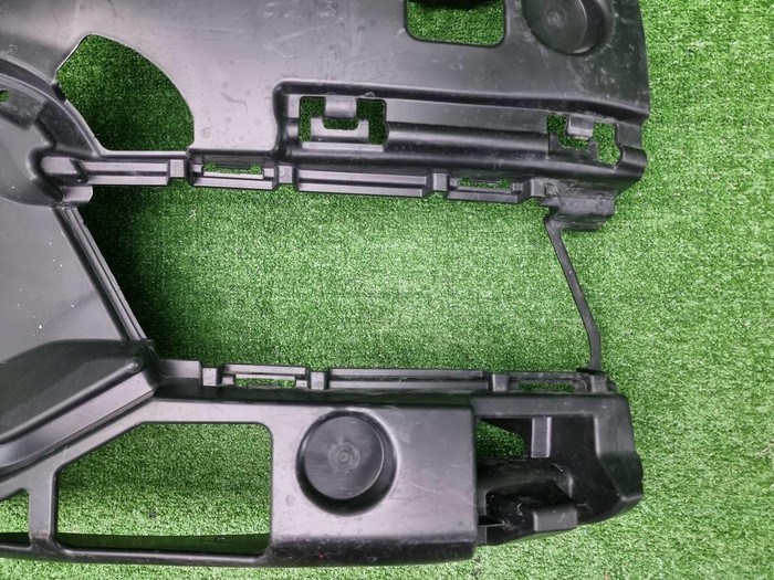 Кронштейн переднего бампера RH BMW 5er G30 (20-23)