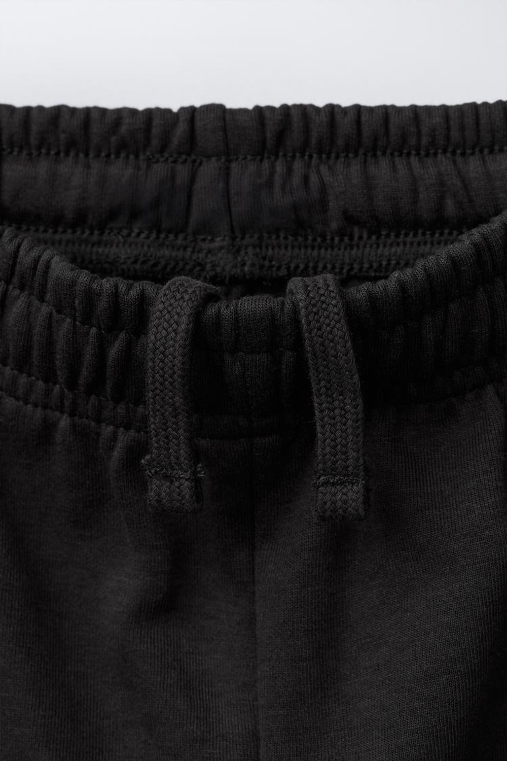 ZARA КОМПЛЕКТ ИЗ ТОЛСТОВКИ И БРЮК-ДЖОГГЕРОВ, ЧЕРНЫЙ