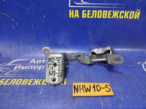 Петля двери задней левой TOYOTA PRIUS 1998