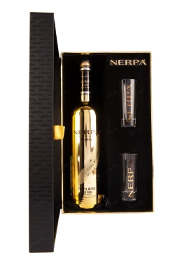 Nerpa Baikal Gold в подарочной упаковке со стопками 0.7 л.