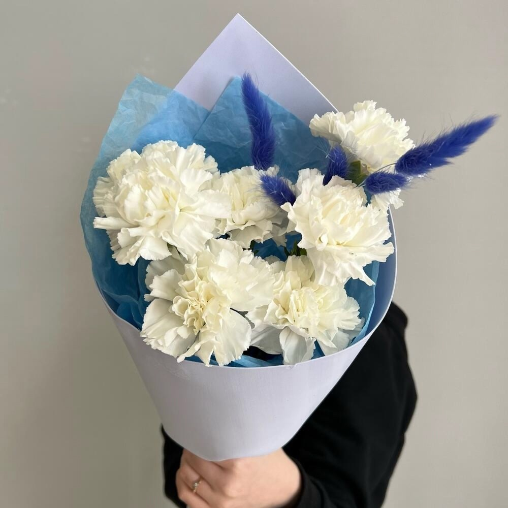 Букет из нежных диантусов и лагуруса