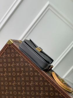 Louis Vuitton Pochette Metis East West