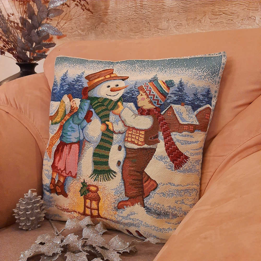 Декоративная гобеленовая наволочка для интерьерной подушки Дети и Снеговик 47*47