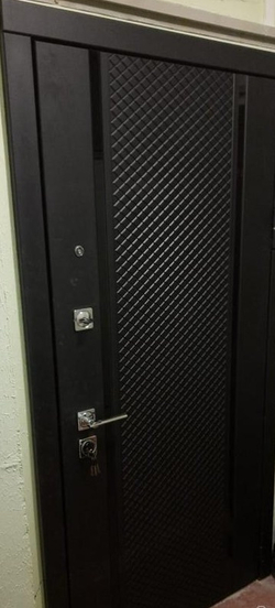 Входная металлическая дверь с зеркалом RеX (РЕКС) 25 кварц черный, фурнитура хром/ СБ 14 Лиственница серая, черные стекла