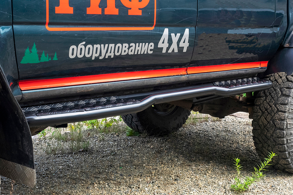 Пороги силовые Toyota Hilux 1983-1997 РИФ