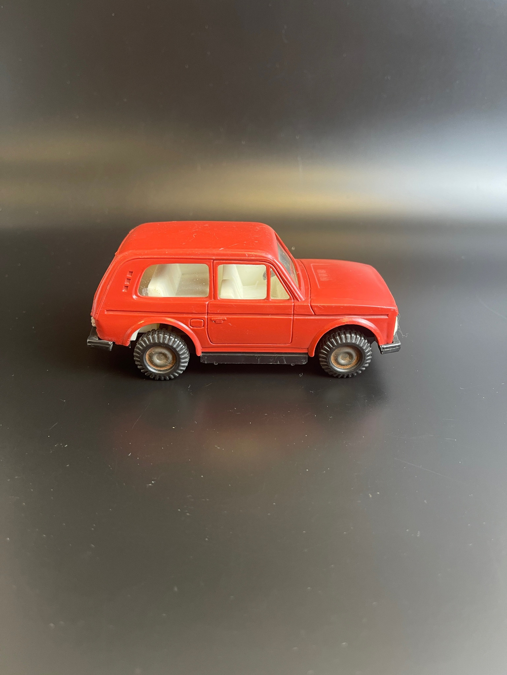 Машинка "НИВА АвтоВАЗ-2121" пластмассовая коллекционная игрушка СССР 1970-1980 гг
