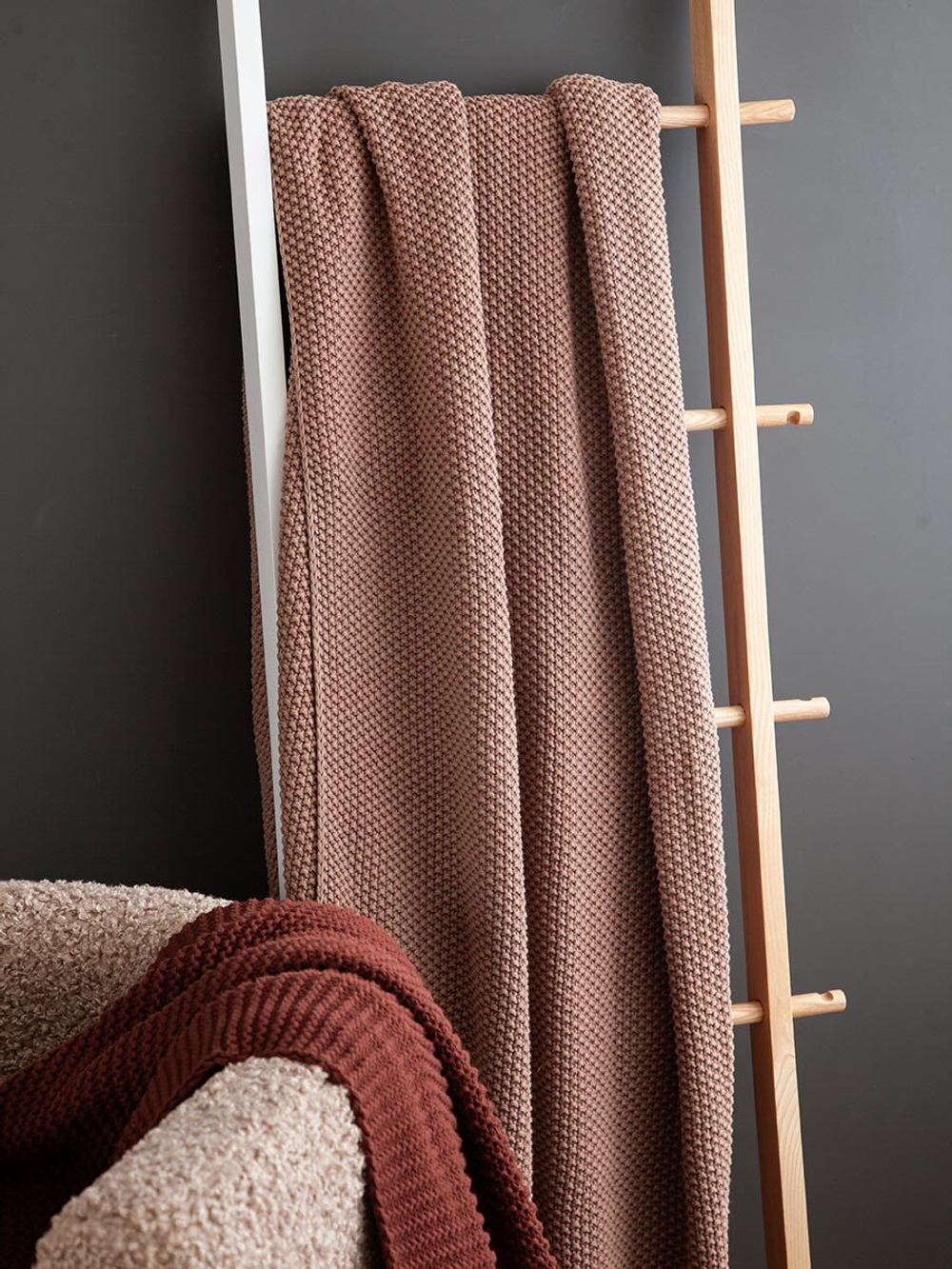 Плед из стираного хлопка цвета мокко из коллекции essential, 130x180 см