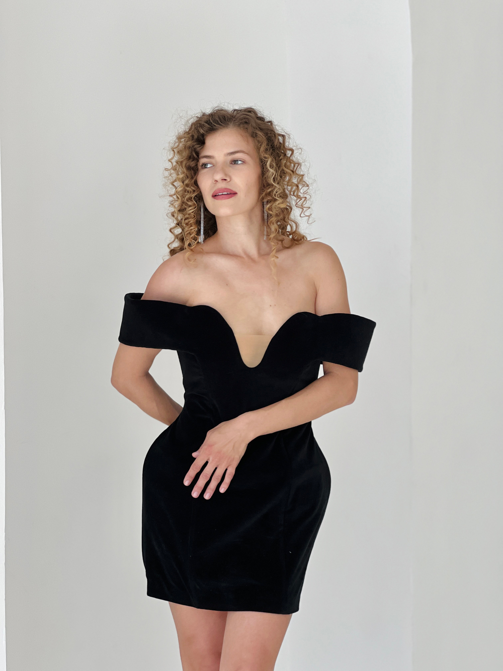 Бархатное платье-футляр