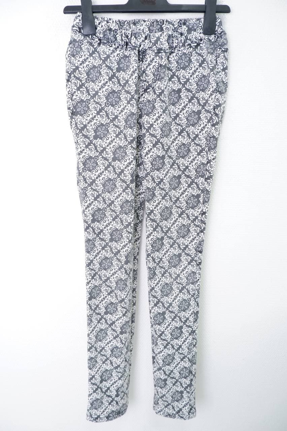 Брюки с красивым принтом 42 размер