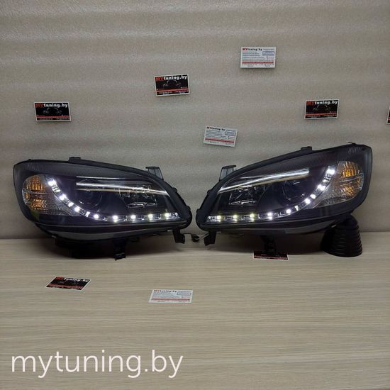 Передние фары daylight black для Opel Zafira A
