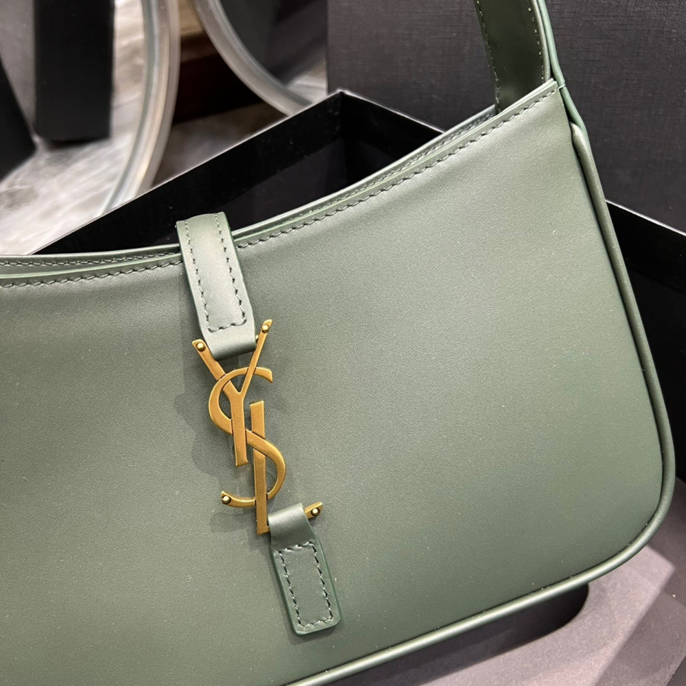 Saint Laurent Le 5 à 7 Hobo Bag