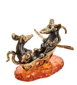 AM-3117 Фигурка «Мыши на сырной лодочке» (латунь, янтарь)