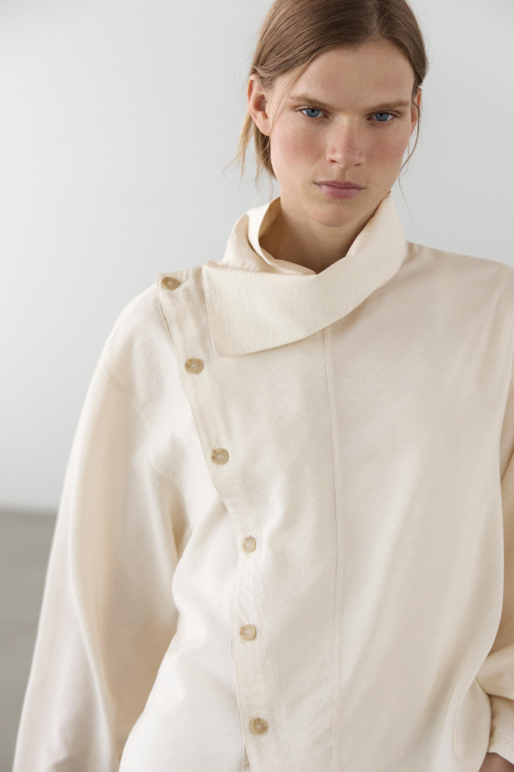 Massimo Dutti Струящаяся рубашка асимметричного кроя с пуговицами, бежевый