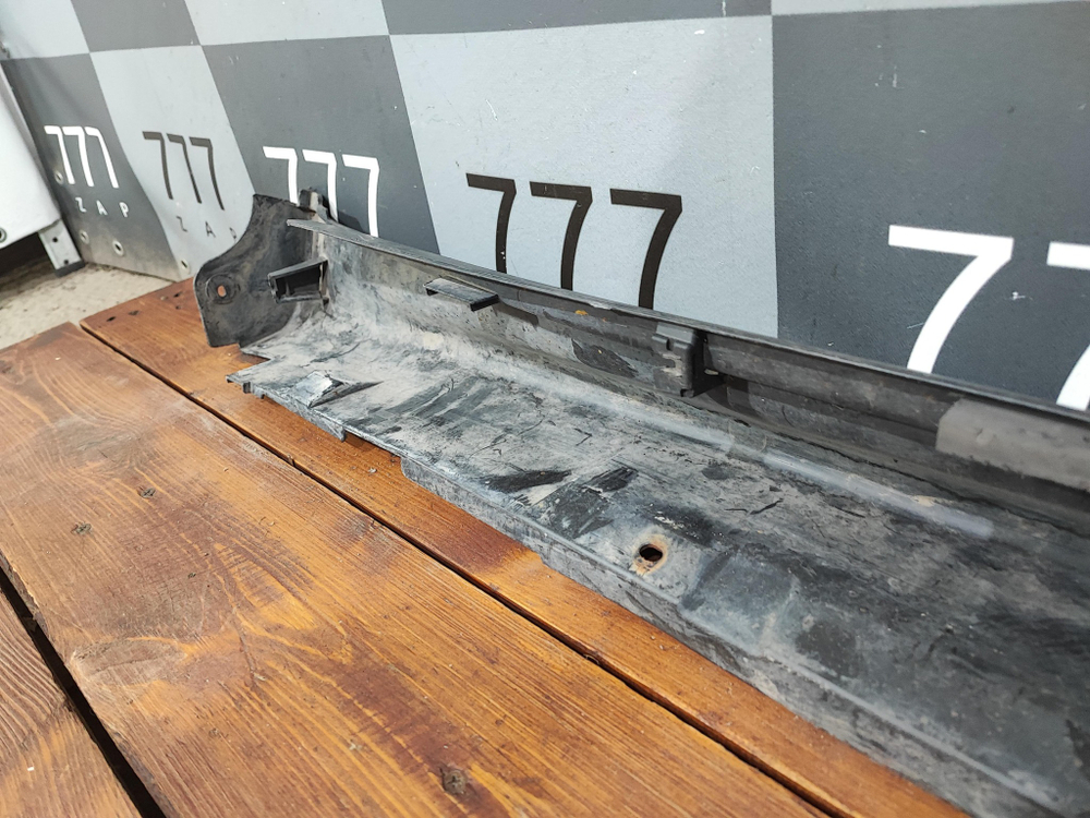 Накладка порога правого Nissan Juke (YF15) 10-19 Б/У Оригинал 768501KA6A