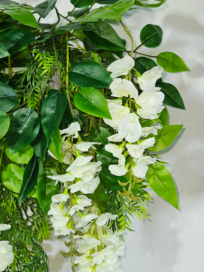 Искусственные цветы Акация белая в настенном белом кашпо