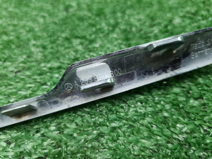 Молдинг решетки радиатора Mercedes GLC X253 19-22