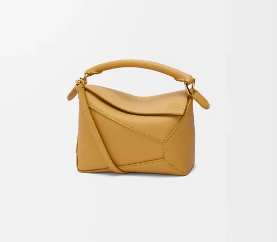 Сумка Loewe Puzzle Edge bag in classic calfskin