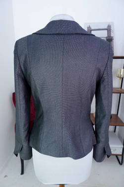 Жакет с акцентными пуговицами, визуально на 46 размер