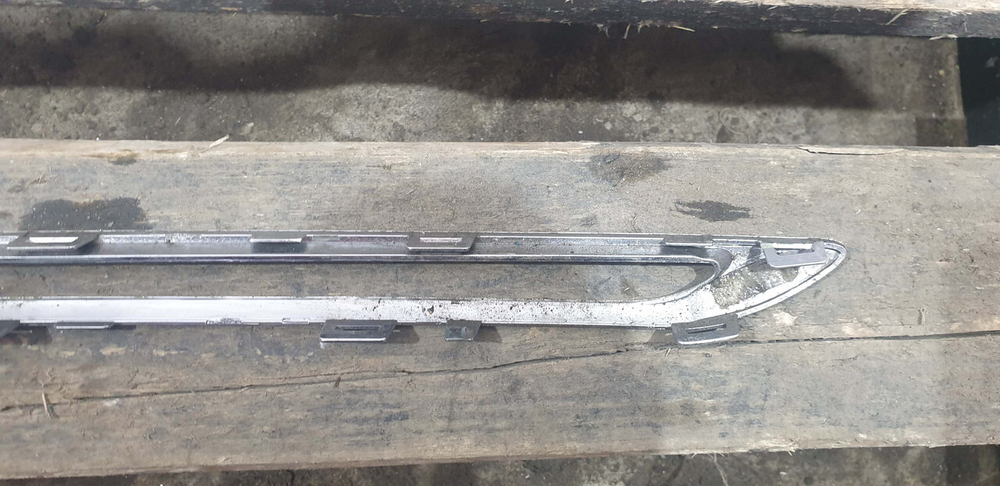 Молдинг решетки радиатора Mercedes GLE (C292) 15-19 Б/У Оригинал A2928880285