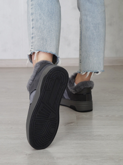 Кроссовки женские зимние