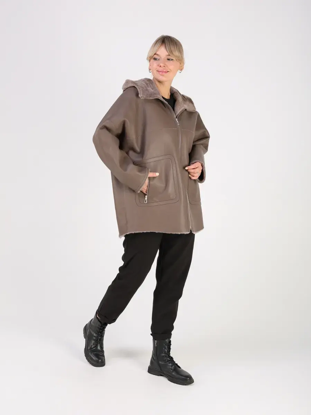 Дубленка зимняя натуральная с капюшоном оверсайз