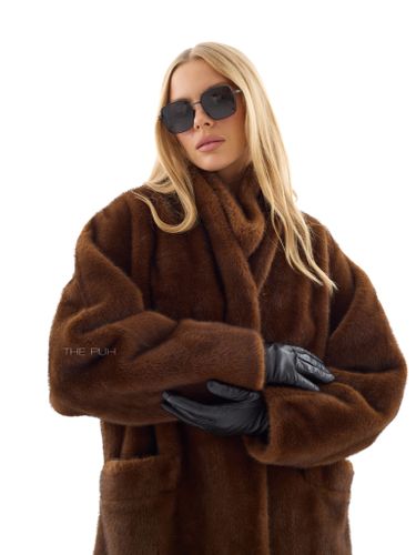 Длинная коричневая шуба из эко-меха