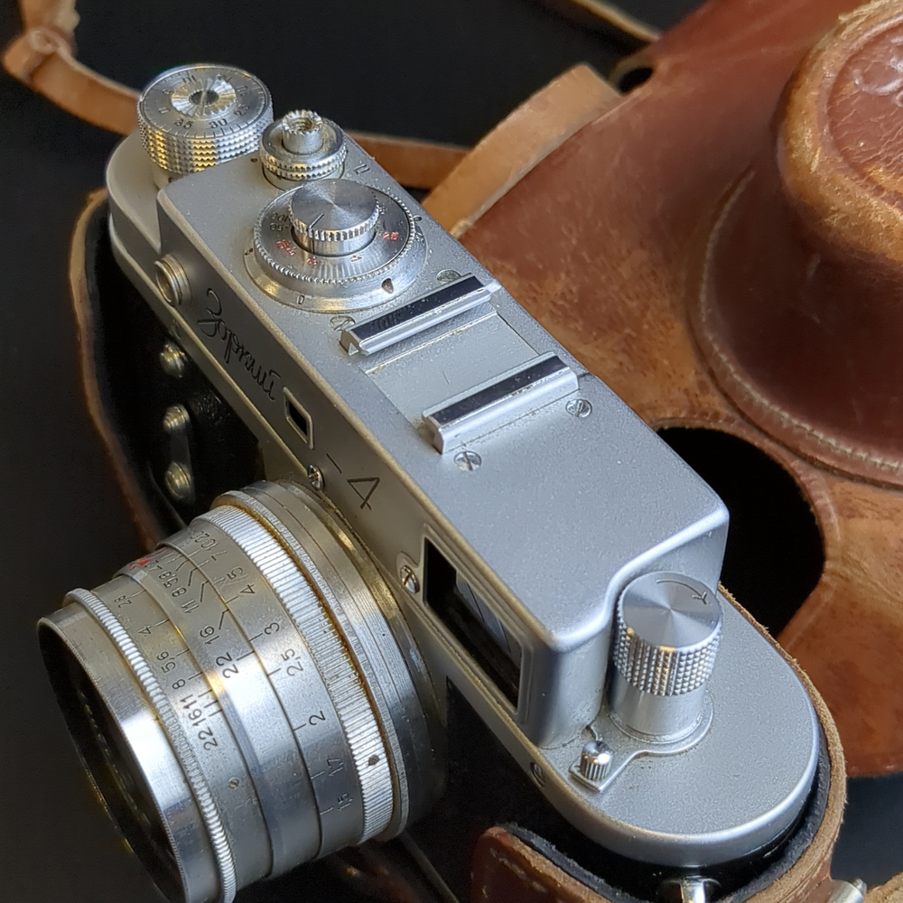 №37 Фотоаппарат "Зоркий 4" с объективом "Юпитер-8" в оригинальном кофре, металл, стекло, кожа, Красногорский механический завод, СССР, 1970-1980 гг.