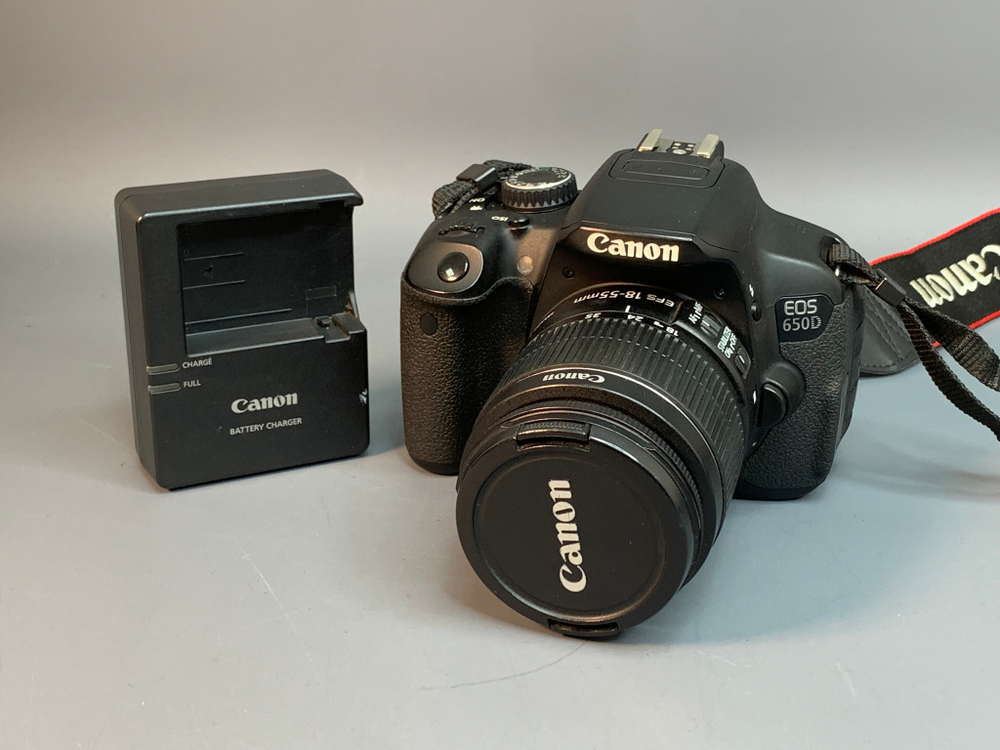 Canon 650D kit 18-55mm 3.5-5.6 IS II 12.000 кадров