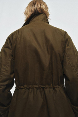 ZARA КУРТКА С ВОЩЕНЫМ ПОКРЫТИЕМ И ВЕЛЬВЕТОВЫМ ВОРОТНИКОМ — ZW COLLECTION, ОЛИВКОВЫЙ