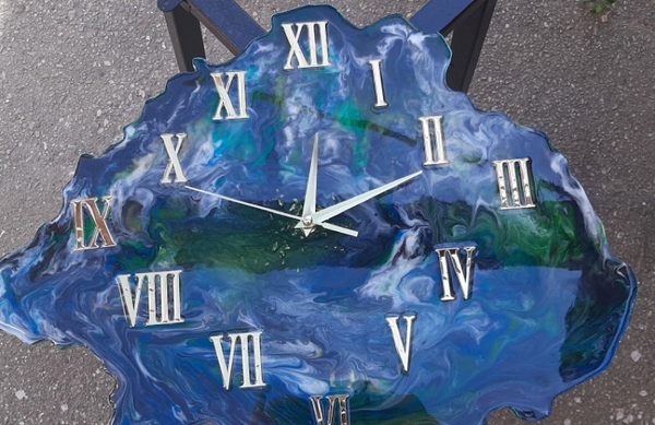 Часы из эпоксидной смолы