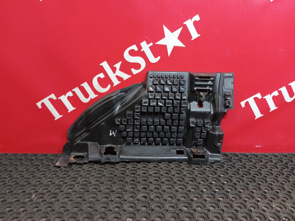 Шумоизоляция двигателя правая