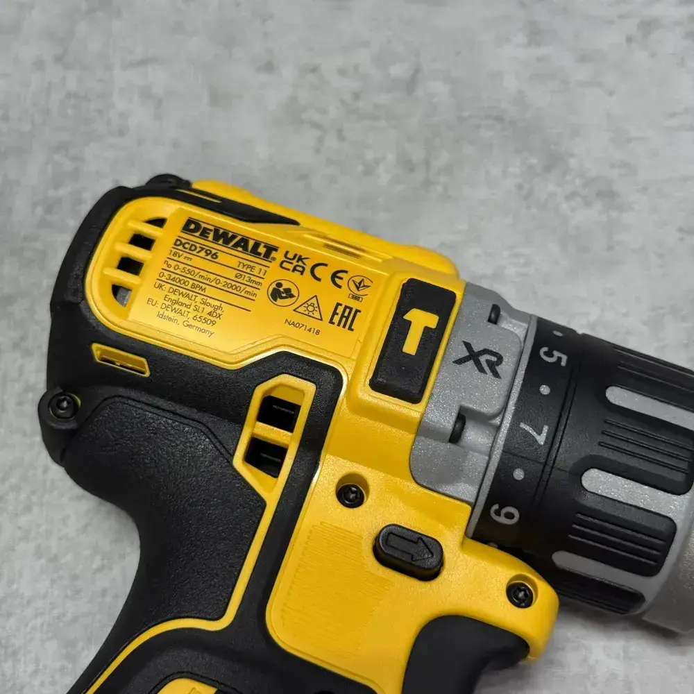 Аккумуляторная дрель-шуруповерт DeWalt без АКБ и ЗУ DCD796; без упаковки!