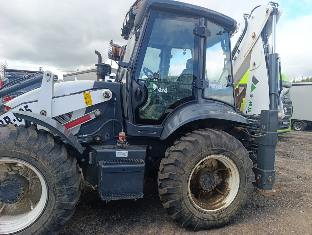 Borus BR-825 Экскаватор-погрузчик BR-825 (Дизельный, 4,8 л, 102 л.с., АТ)