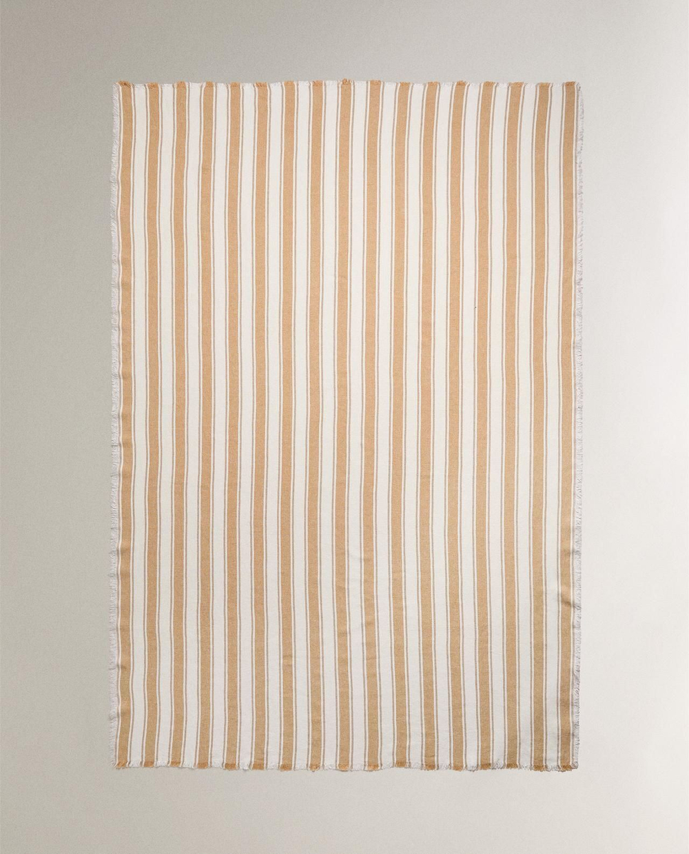 Zara Home - Льняное одеяло с полосками на подоле, горчичный, 140x190 см