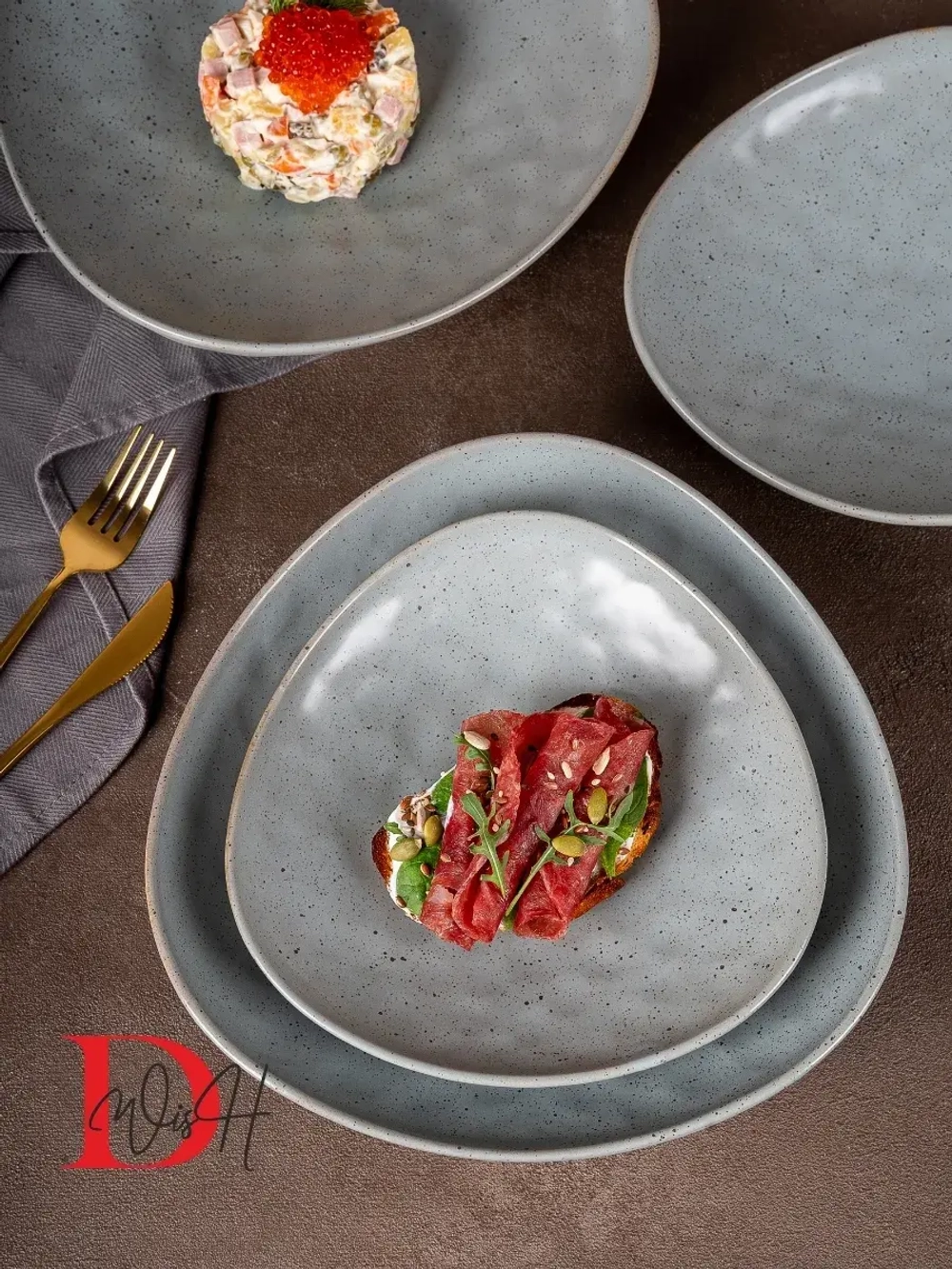 Набор посуды 2 тарелки мятый фарфор 25 см