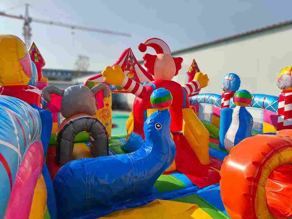 Коммерческий надувной батут два модуля «Парк развлечений 4» 12*6*7 м