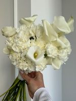 Свадебный букет из калл и диантусов