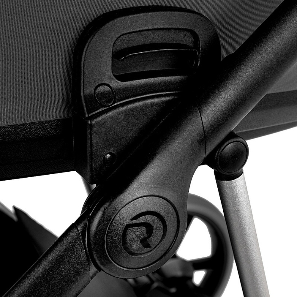 Детская коляска Roan Sol Vintage Luxury 2.0 3 в 1 с автокреслом Tutis Elo Lux EduSky Black VIN 05/CB Caviar Black/Nickel/руч.Black