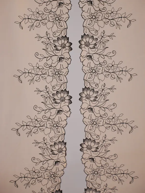 05-167 Вышивка на неэл. сетке 21 см, насыщенно-бежевый/черный (левая)