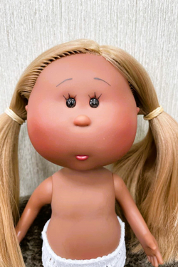 УЦЕНКА Кукла Nines виниловая 23см Little Mia без одежды (3199WN3)