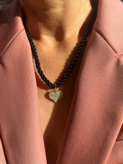 Чёрный чокер - шнур с подвеской сердце с фианитах