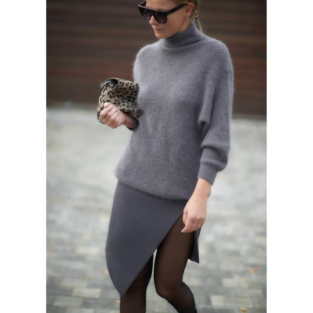 Свитер с мохером дымчатый серый