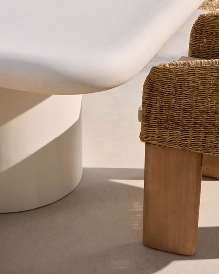 Уличный стол Addaia цемент, белый 135 x 135 см