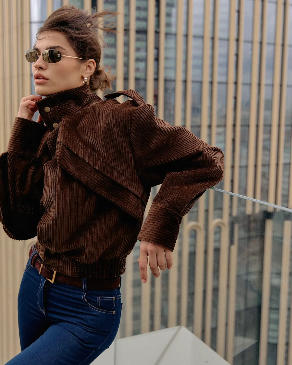 Бомбер из вельвета шоколадный