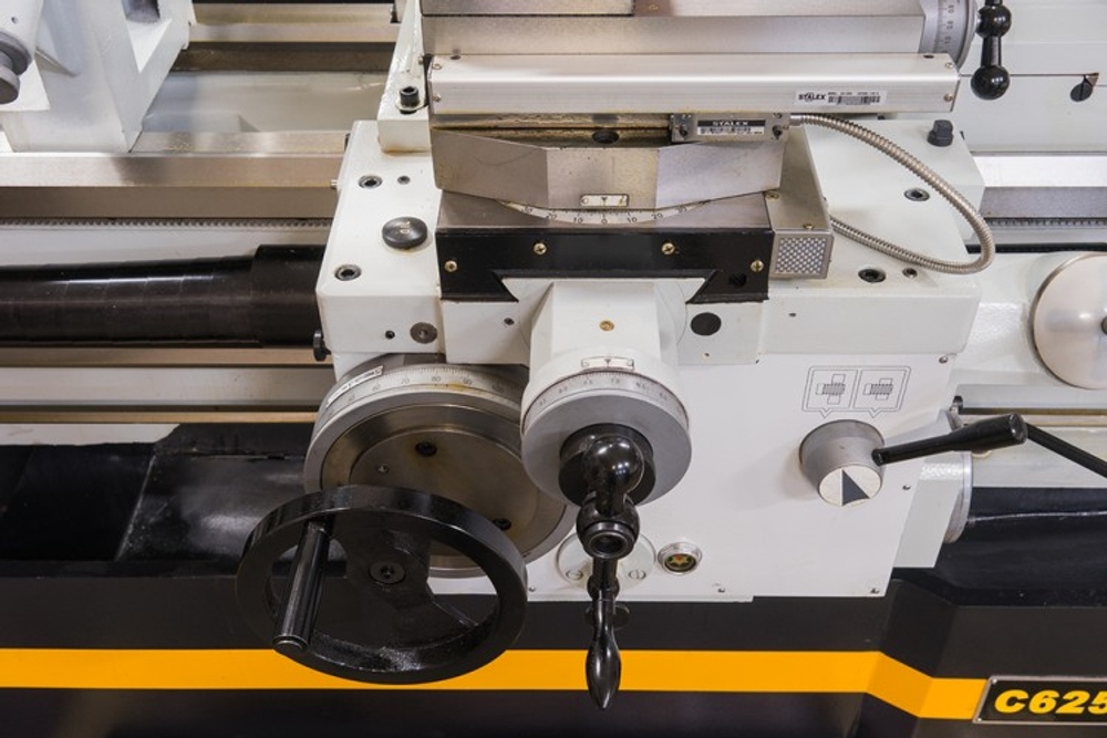 Станок токарный STALEX C6251/1500 зона обработки мм,с уци