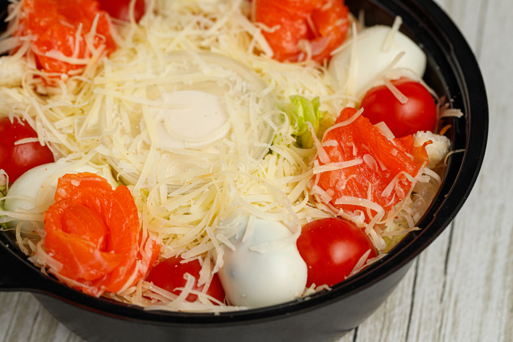 Салат «Цезарь» с лососем банкетный 260гр.