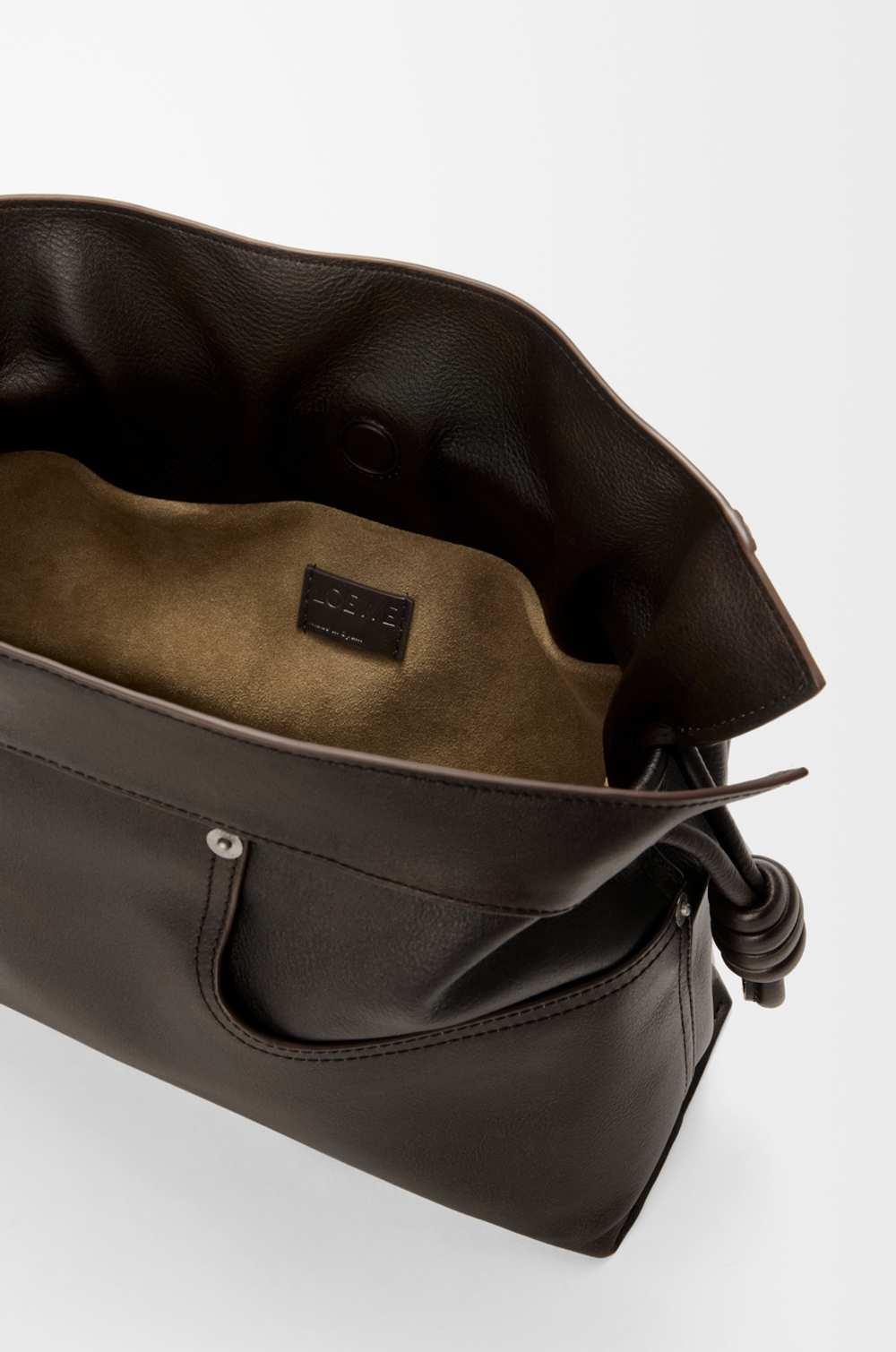 Loewe Сумка-клатч среднего размера Panta Flamenco из блестящей телячьей кожи, темно-коричневый