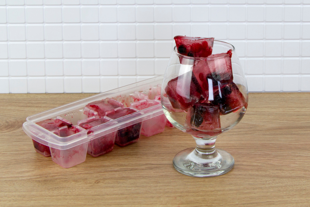 Форма для льда КУБИКИ с крышкой и клапаном М1251