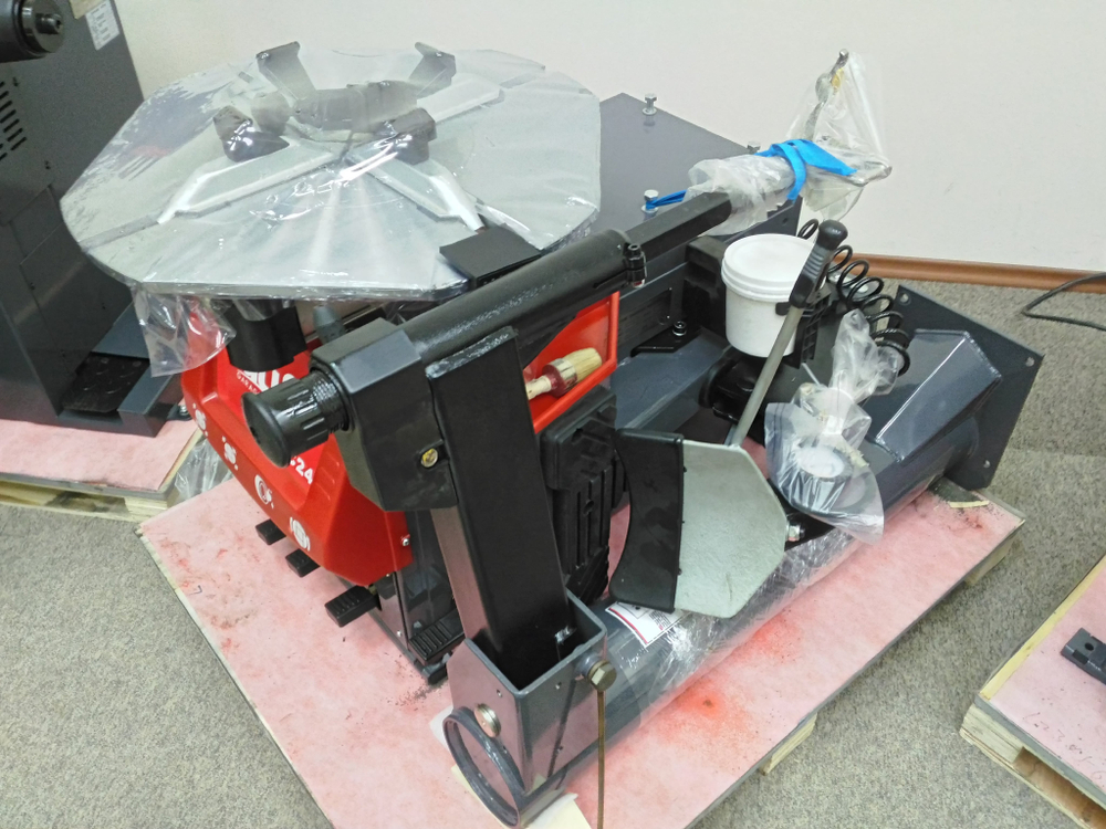 TC24 Шиномонтажный полуавтоматический станок 380В