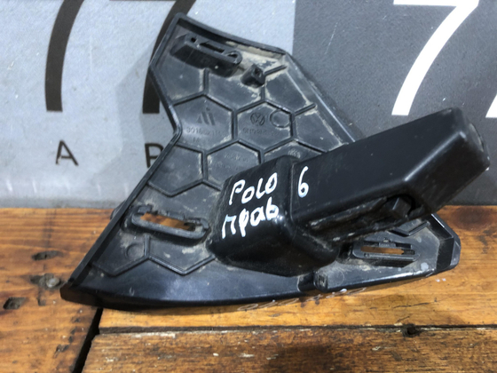 Кронштейн решетки радиатора Polo 6 20-нв Б/У Оригинал 6N5807986
